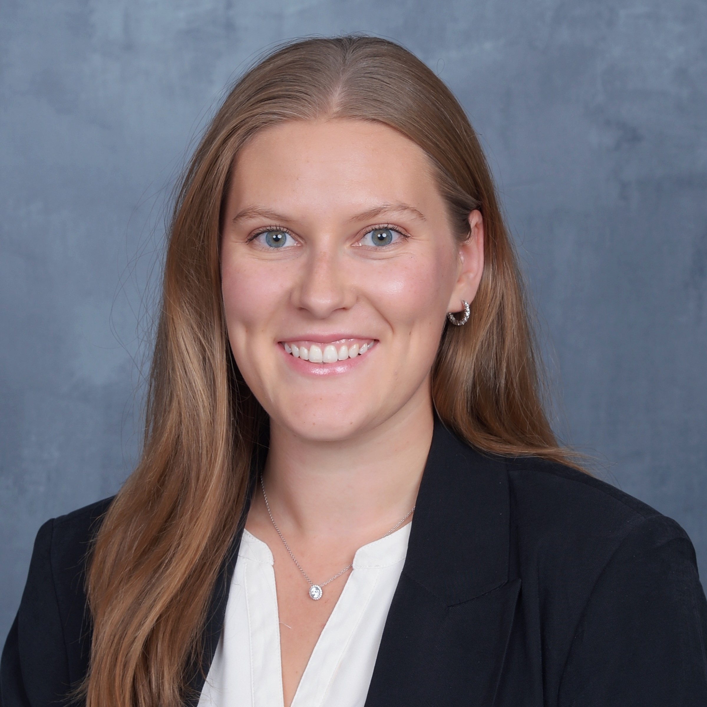 Hannah McArthur headshot